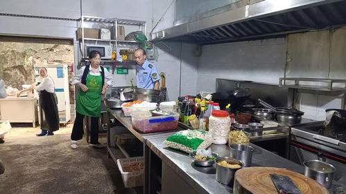 合江縣臨港市場監(jiān)管所開展節(jié)后餐飲食品安全專項檢查，筑牢服務(wù)安全防線